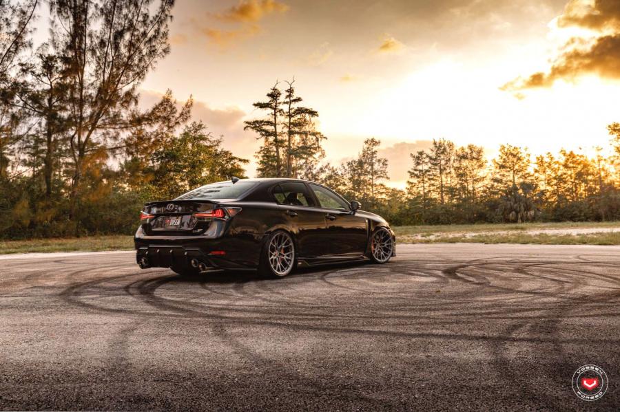  Lexus GS F on Vossen Wheels (M-X3) 2019 года  (фото 15 из 25)